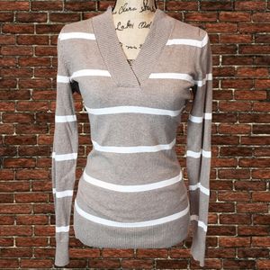 Gap Lightweight V-neck Tan Sweater
